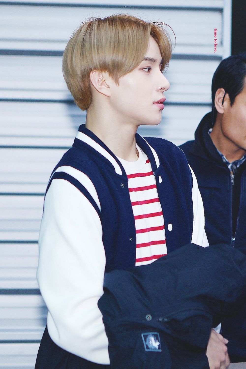 韓網熱議「側臉天花板」KPOP男偶像TOP6！防彈V、珉奎線條完美，車銀優獲封零死角男神！-11