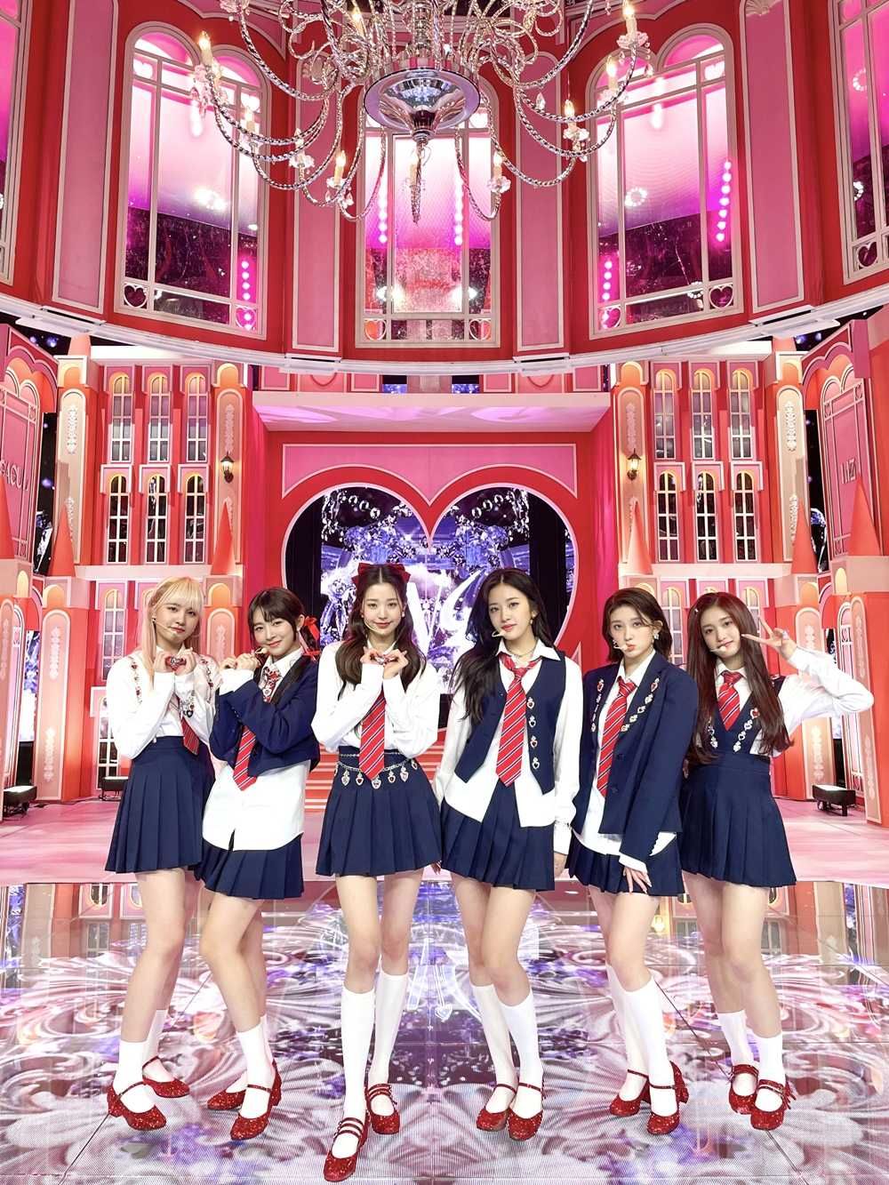 韓網熱議6大女團打歌舞台造型！aespa女戰士服超有氣勢，Red Velvet華麗舞台服吸睛全場！-4