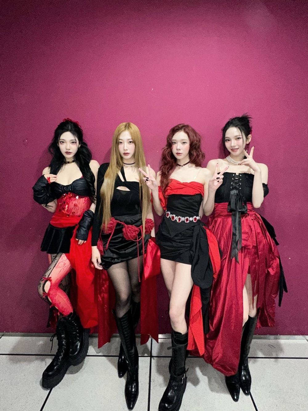 韓網熱議6大女團打歌舞台造型！aespa女戰士服超有氣勢，Red Velvet華麗舞台服吸睛全場！-9
