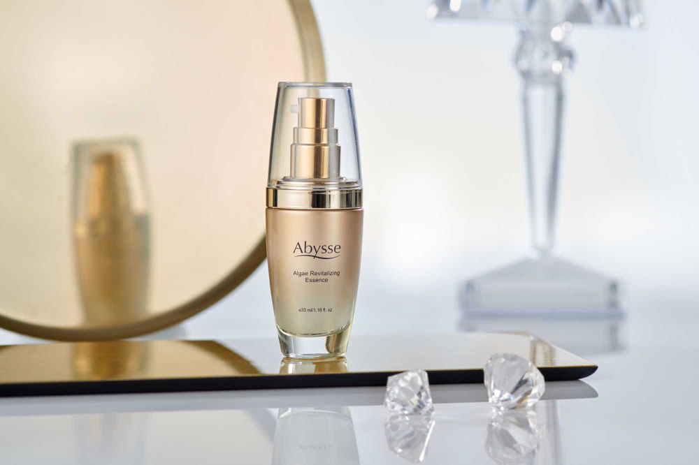 貴婦愛用十年抗老精華液！Abysse「黃金藻青春煥膚晶露」第三代升級，加入新配方積雪草外泌體，首款豐盈髮噴霧同步上市！-5