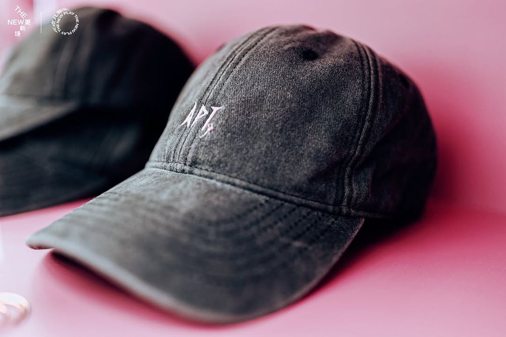 Rosé快閃店要來台灣了！美炸〈APT.〉MV拍攝打卡點這天登場、「粉紅閃電吊飾」必買周邊搶先看！-7