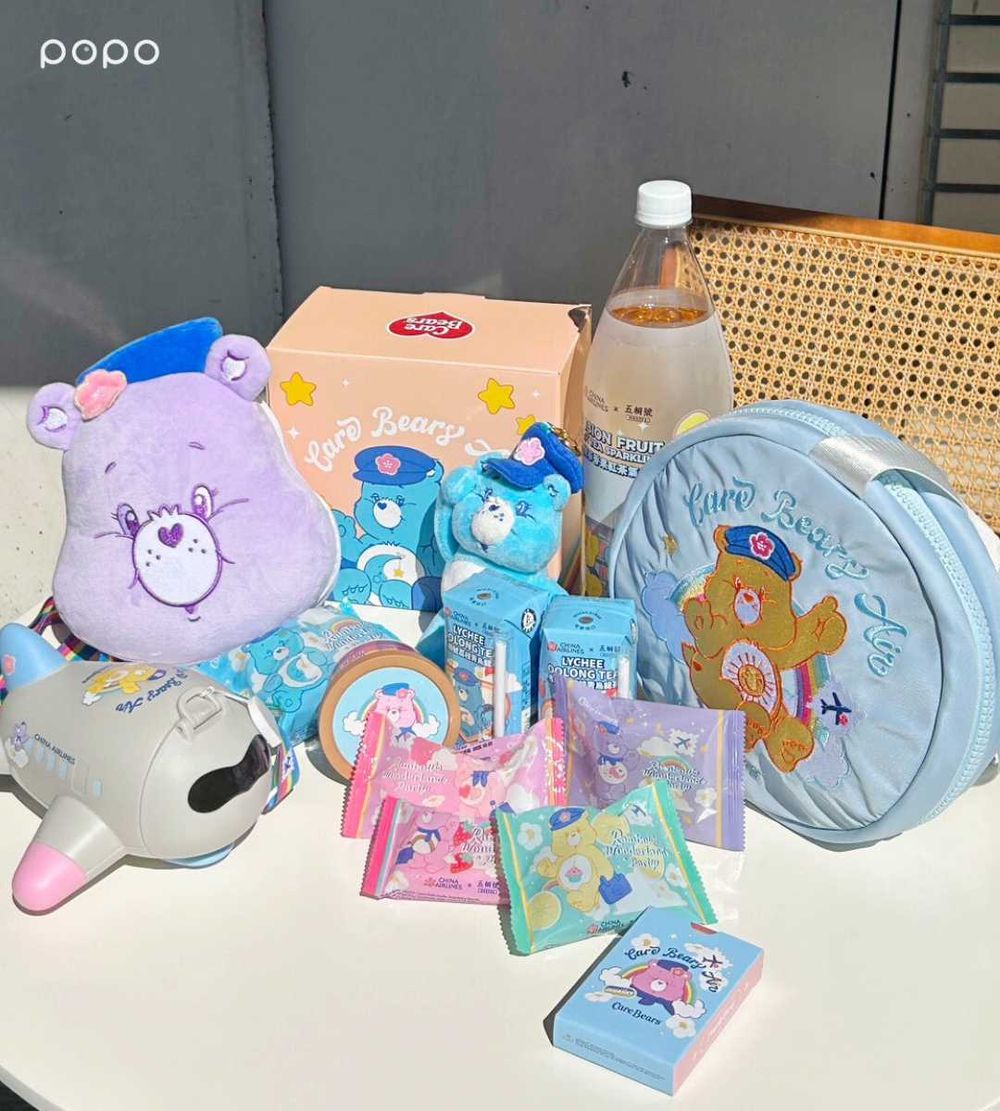 華航跟Care Bears聯名了！攜五桐號推超可愛機上甜點、還有呆萌空服員小熊玩偶&撲克牌要收藏！-4