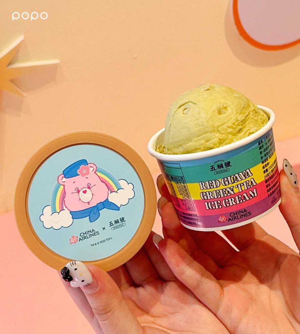 華航跟Care Bears聯名了！攜五桐號推超可愛機上甜點、還有呆萌空服員小熊玩偶&撲克牌要收藏！-14