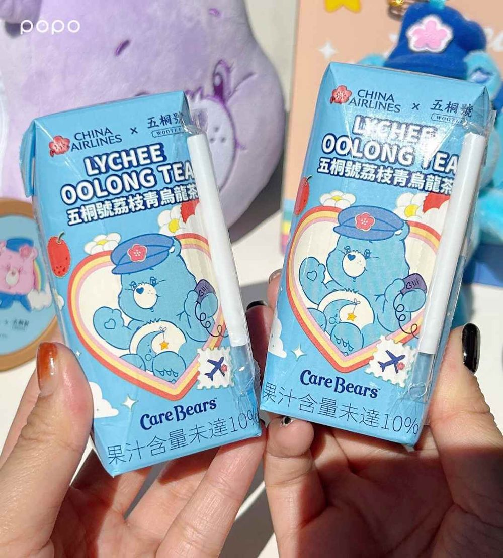 華航跟Care Bears聯名了！攜五桐號推超可愛機上甜點、還有呆萌空服員小熊玩偶&撲克牌要收藏！-7