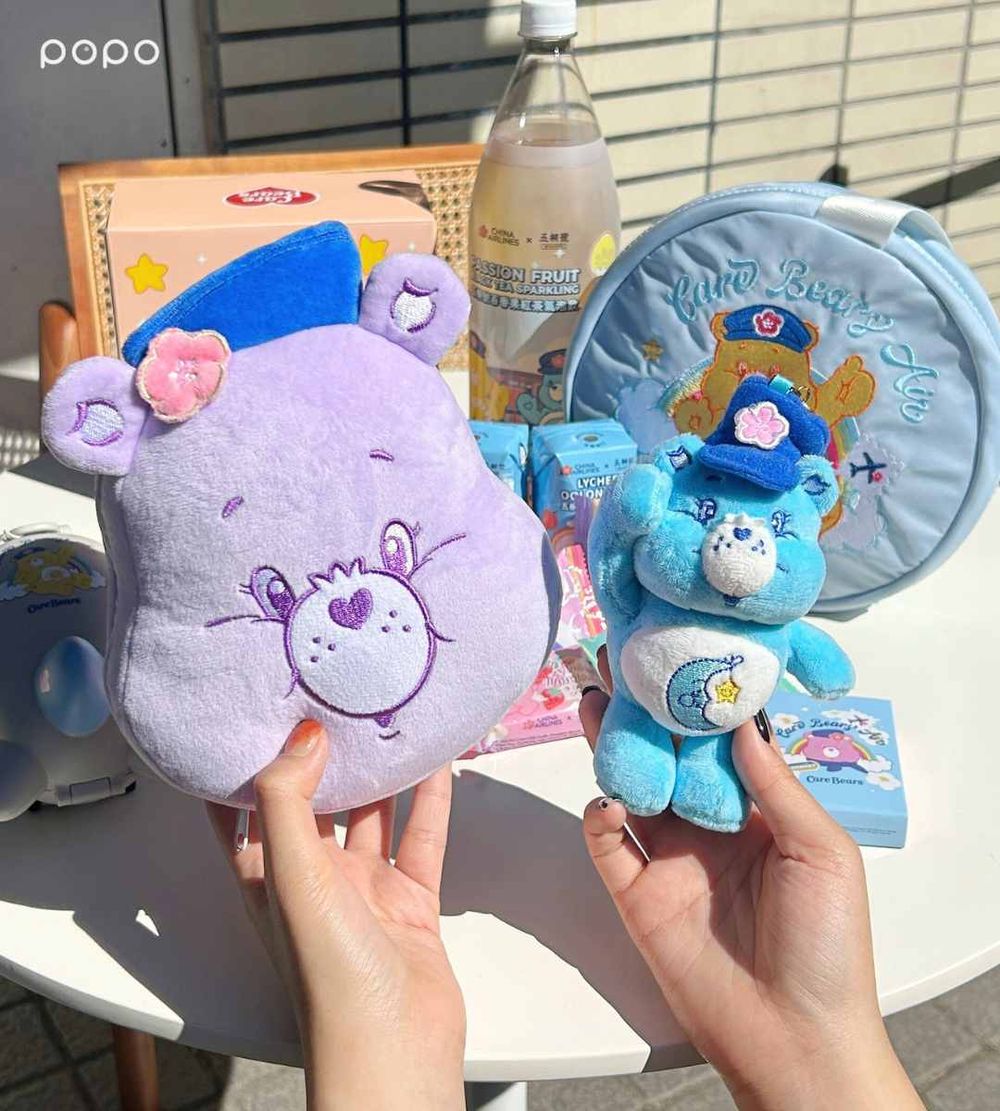 華航跟Care Bears聯名了！攜五桐號推超可愛機上甜點、還有呆萌空服員小熊玩偶&撲克牌要收藏！-5