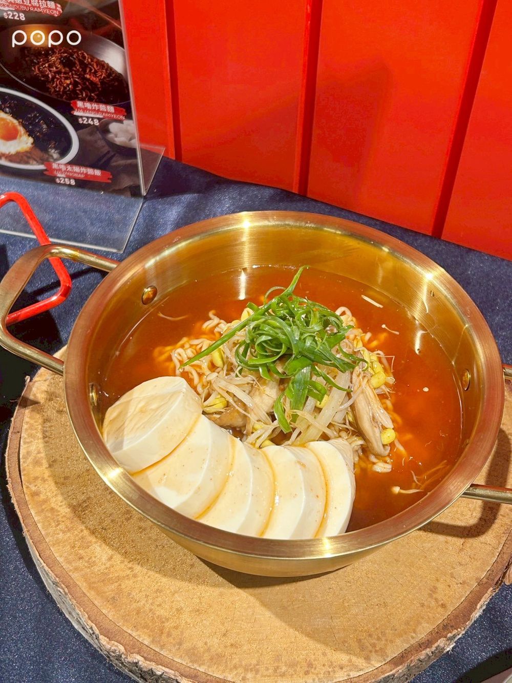 本村炸雞新菜色登場！「粉紅醬玫瑰拉麵&黑嚕炸醬麵」太欠吃、蜂蜜胡椒炸雞也是必點！-5