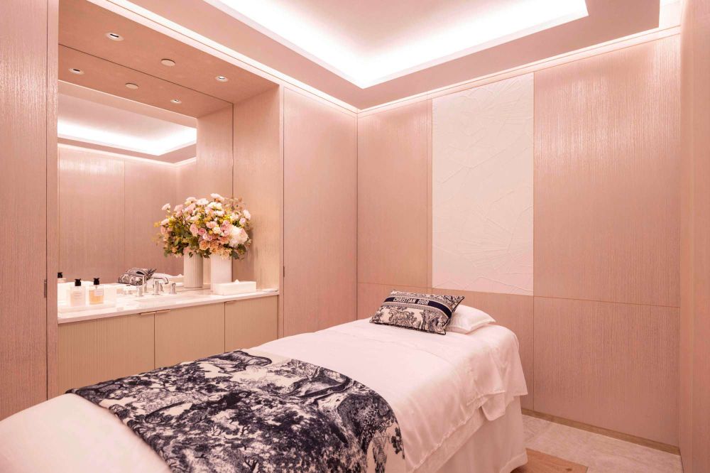 陳庭妮、柯震東站台DIOR台北101美妝旗艦店！護膚沙龍奢華升級、傳奇「細頸香水瓶」獨家現身，還能訂製刻印！-9