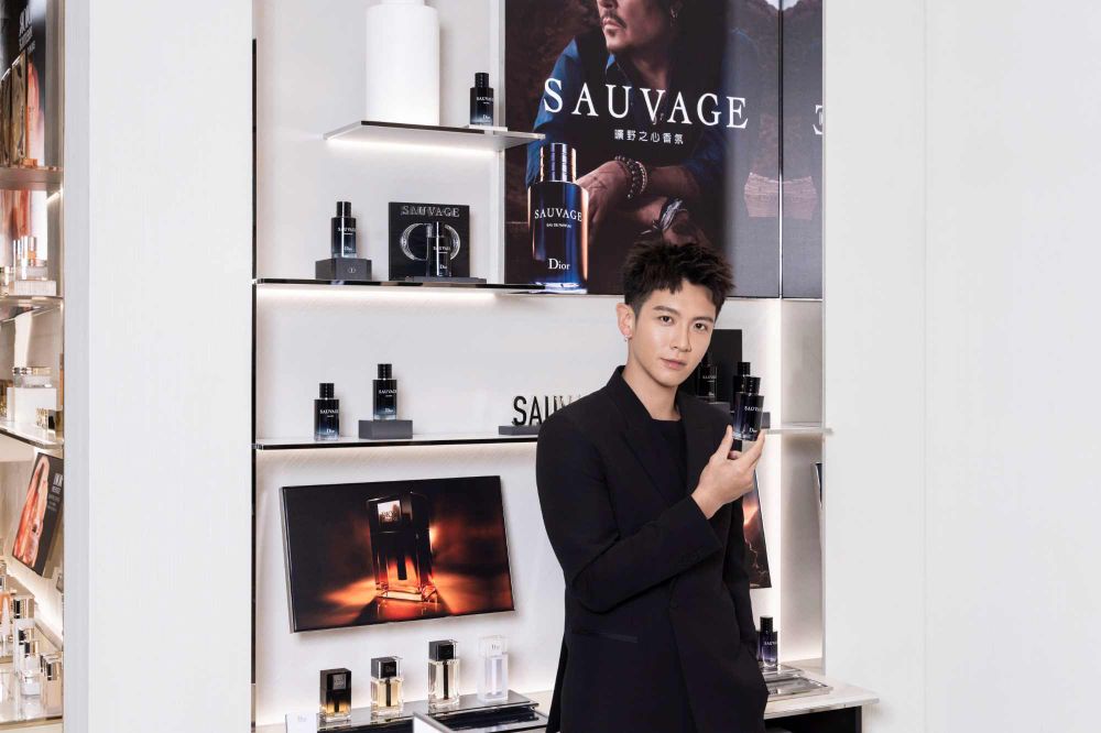 陳庭妮、柯震東站台DIOR台北101美妝旗艦店！護膚沙龍奢華升級、傳奇「細頸香水瓶」獨家現身，還能訂製刻印！-13