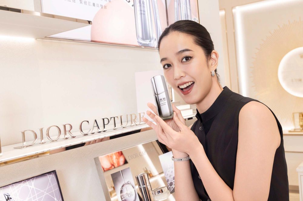 陳庭妮、柯震東站台DIOR台北101美妝旗艦店！護膚沙龍奢華升級、傳奇「細頸香水瓶」獨家現身，還能訂製刻印！-14