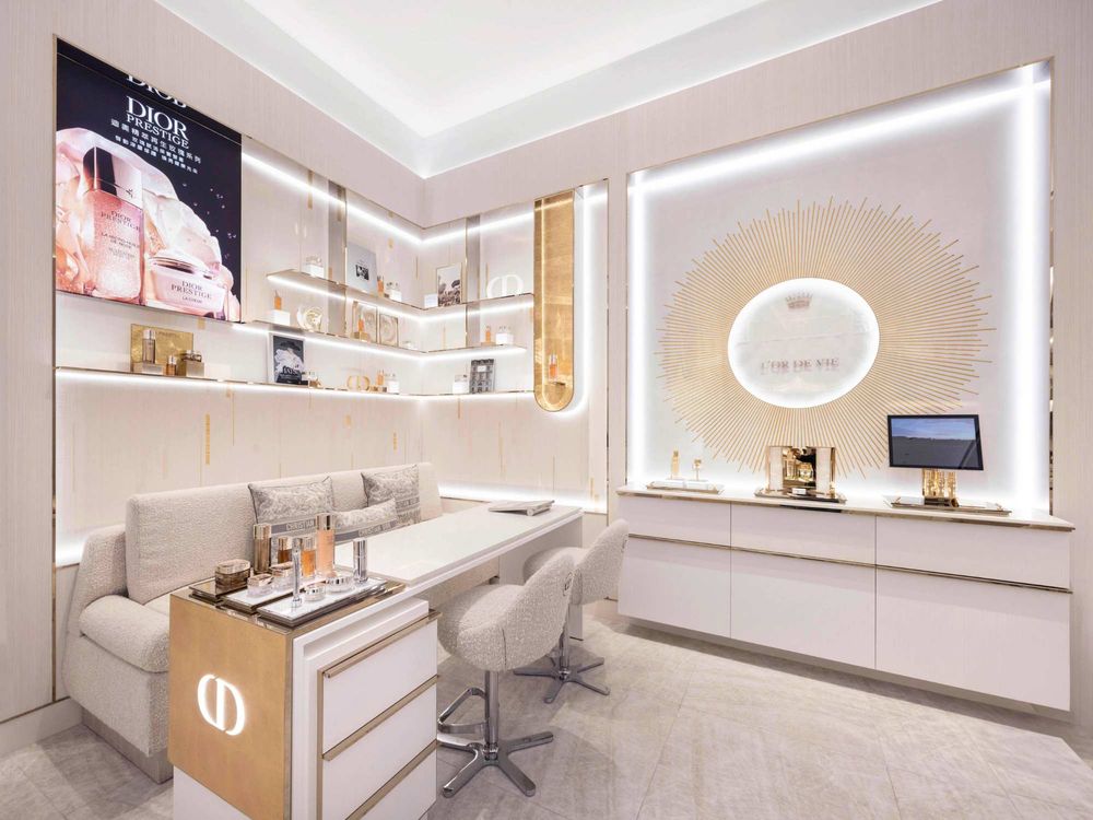 陳庭妮、柯震東站台DIOR台北101美妝旗艦店！護膚沙龍奢華升級、傳奇「細頸香水瓶」獨家現身，還能訂製刻印！-16