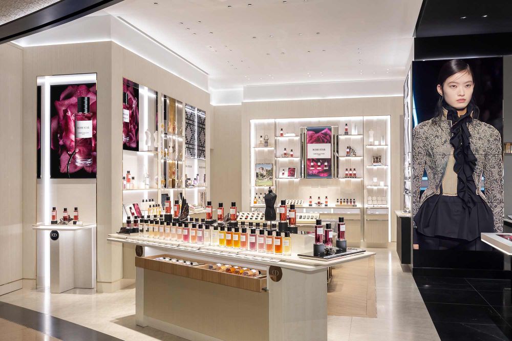 陳庭妮、柯震東站台DIOR台北101美妝旗艦店！護膚沙龍奢華升級、傳奇「細頸香水瓶」獨家現身，還能訂製刻印！-17