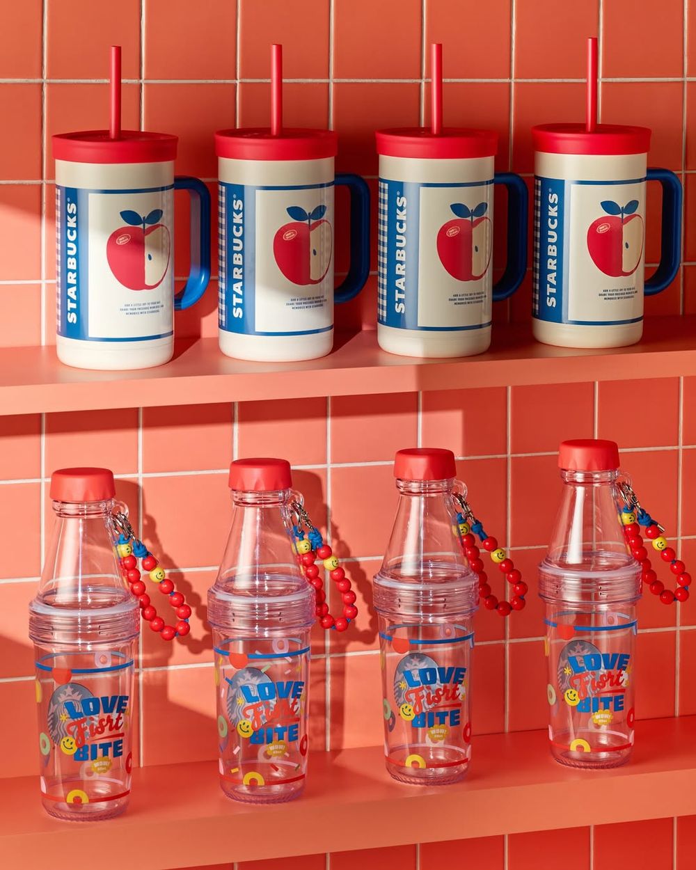 韓國星巴克秋季新品也太燒！「蘋果造型優格碗、香蕉變裝小熊鑰匙圈、櫻桃馬克杯」韓妞都搶買！-6