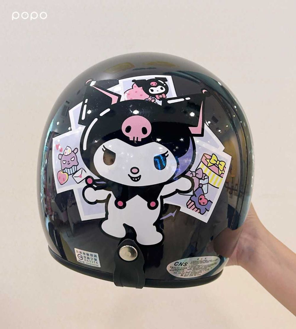 7-11最新加購小物是酷洛米！「戴耳機酷洛米玩偶、巴庫訂書機、娃包吊飾組」可愛必買！-7