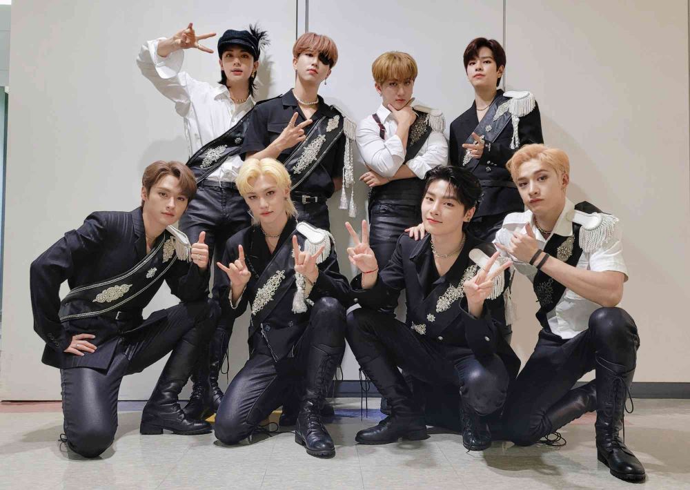 韓網熱議6大男團神級打歌舞台造型！Stray Kids霸氣氣場全開，ENHYPEN新歌服裝帥出新高度！-2