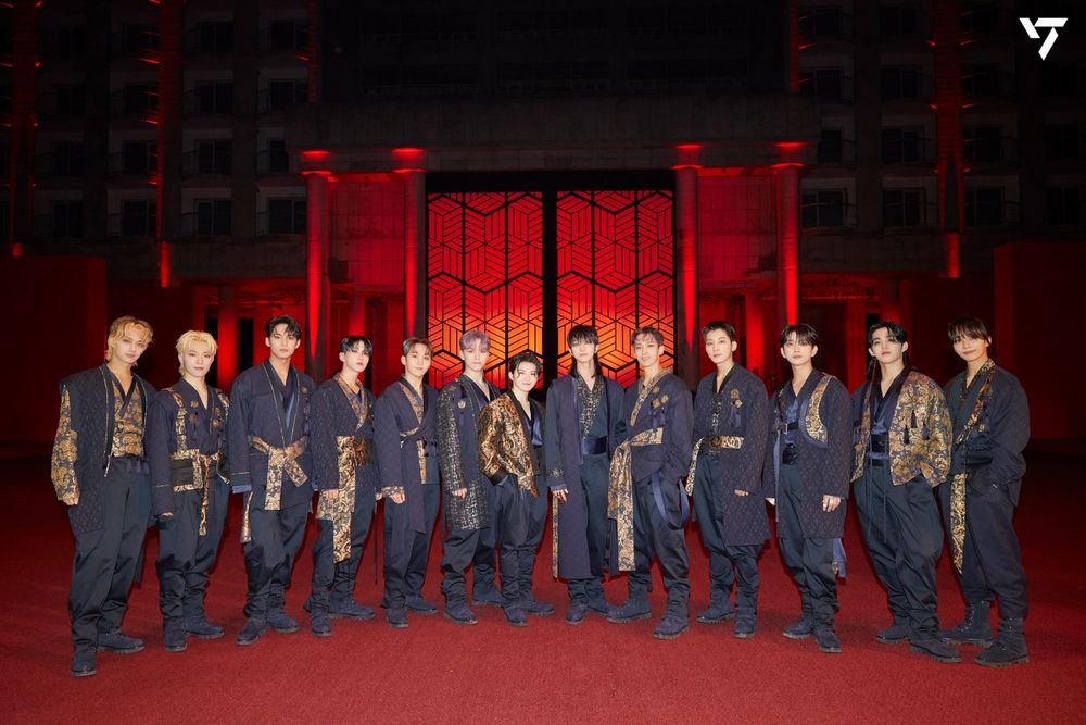 韓網熱議6大男團神級打歌舞台造型！Stray Kids霸氣氣場全開，ENHYPEN新歌服裝帥出新高度！-7