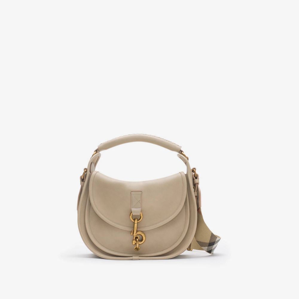 舒華又出發時裝週了！？ 全身Burberry根本英倫貴族大小姐、「舒華白」照亮整條機場路！-7