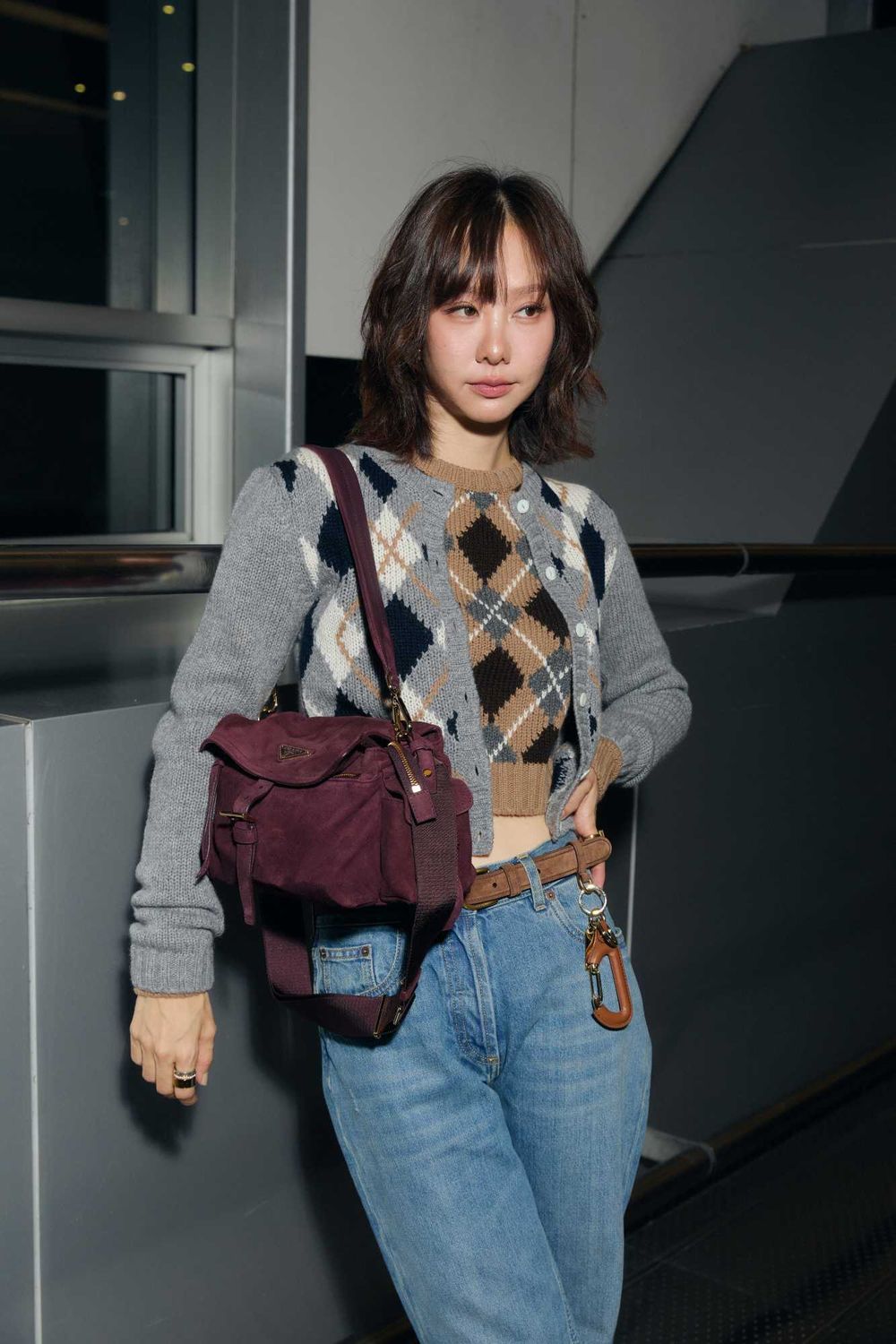 PRADA黃金組合出發米蘭大秀！Karina化身校花學姊、ENHYPEN七公子把機場當紅毯走！-7