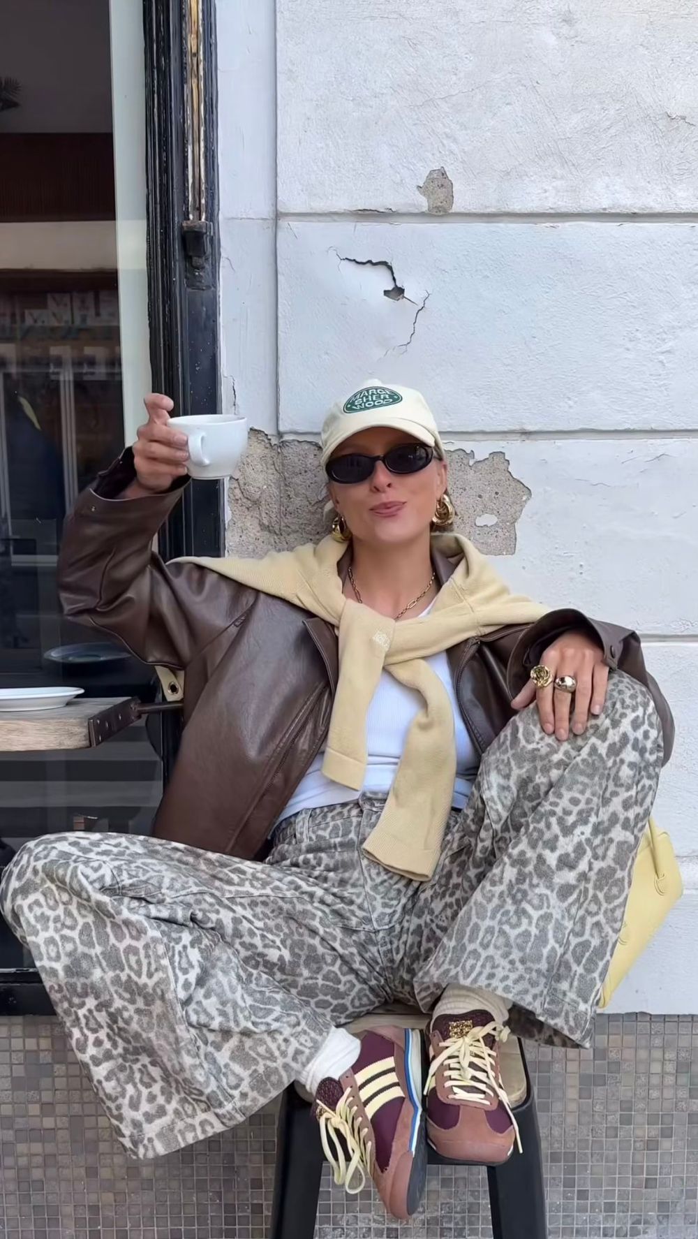 素面款已買膩？社群爆火「愛迪達豹紋新品」除了球鞋、背心，還有這款長褲賣到大缺貨？！-6