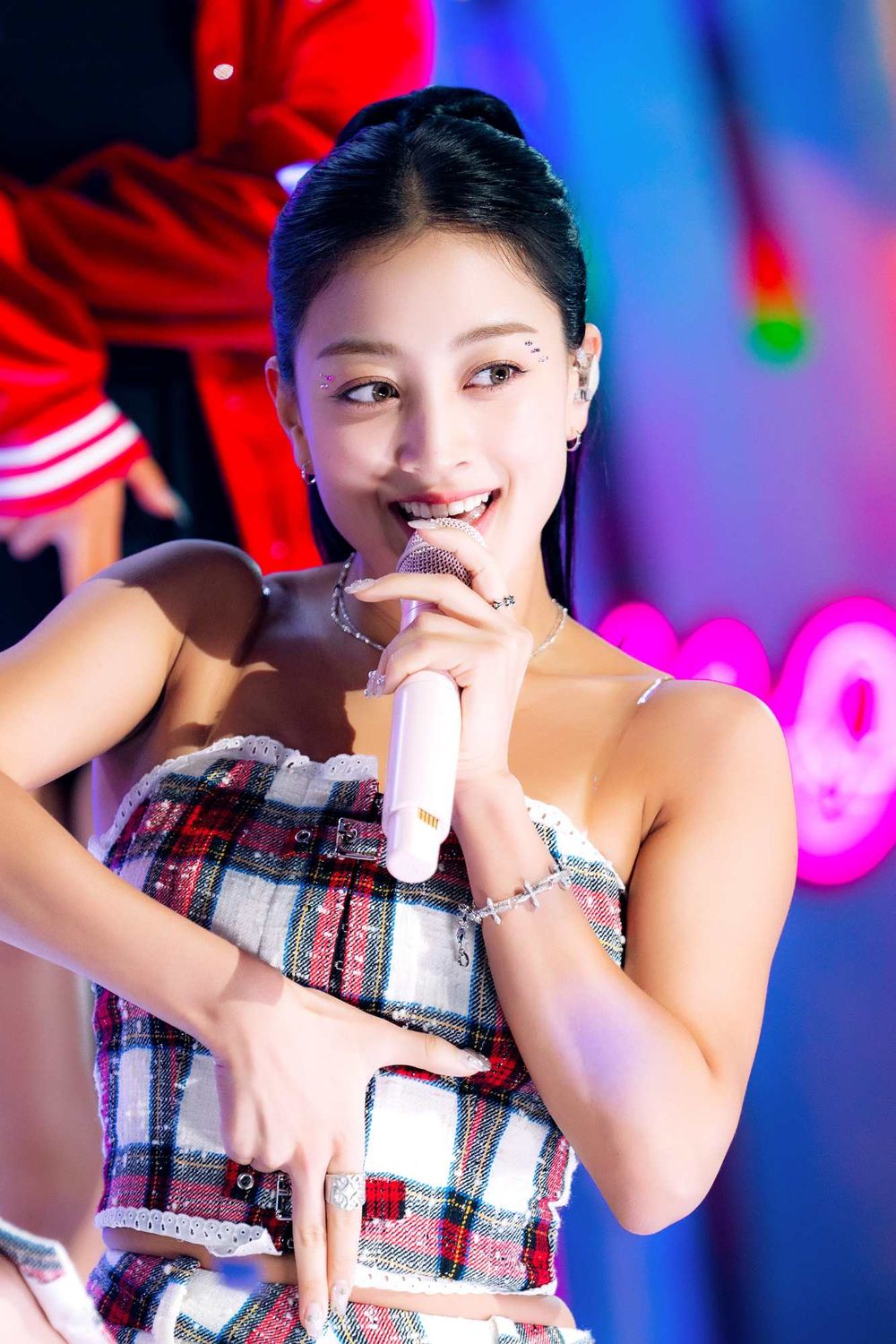 韓網公認最強6大「唱跳全能」KPOP女偶像！安俞真被讚現場超穩，志效、Jennie氣場全開！-4