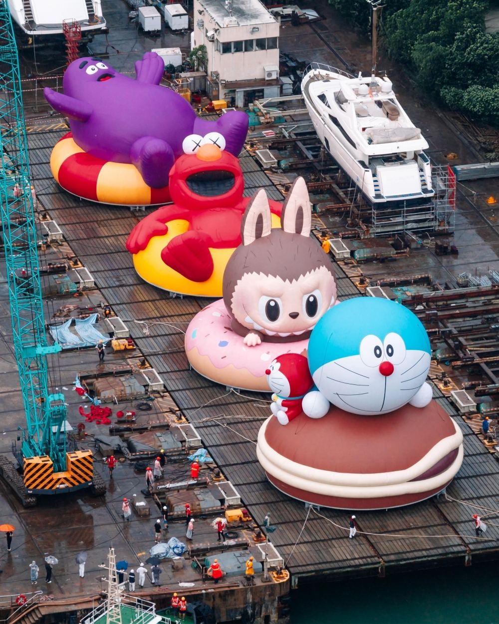 超巨大LABUBU太欠拍！「維港海上大巡遊」集哆啦A夢等4大人氣角色化身充氣雕塑、必拍亮點一次看！-14