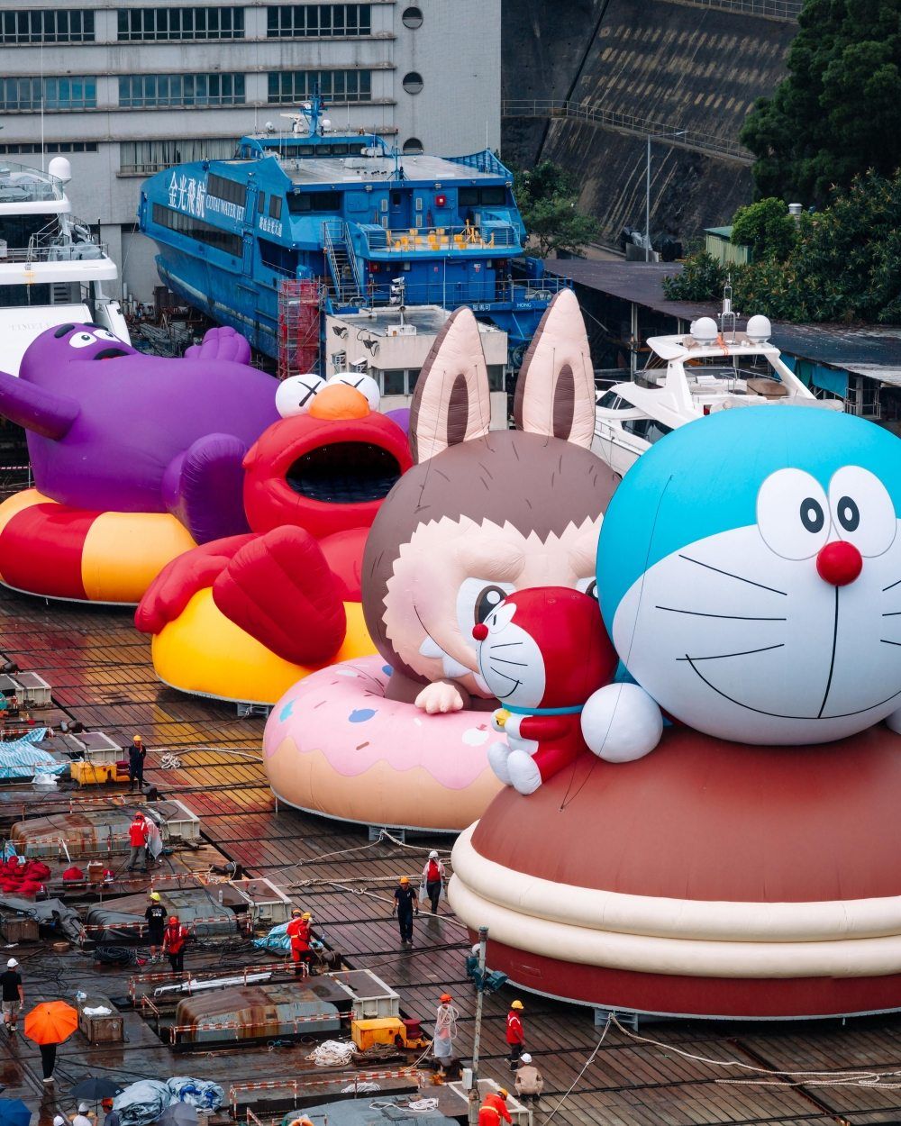 超巨大LABUBU太欠拍！「維港海上大巡遊」集哆啦A夢等4大人氣角色化身充氣雕塑、必拍亮點一次看！-16