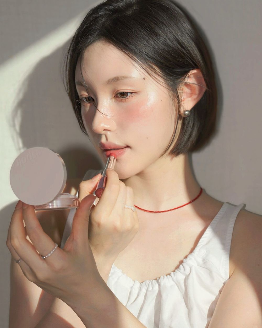 韓女早八只用它就出門！一抹奢潤養唇、自然血色感，Winter同款色號OLIVE YOUNG獨賣！-16