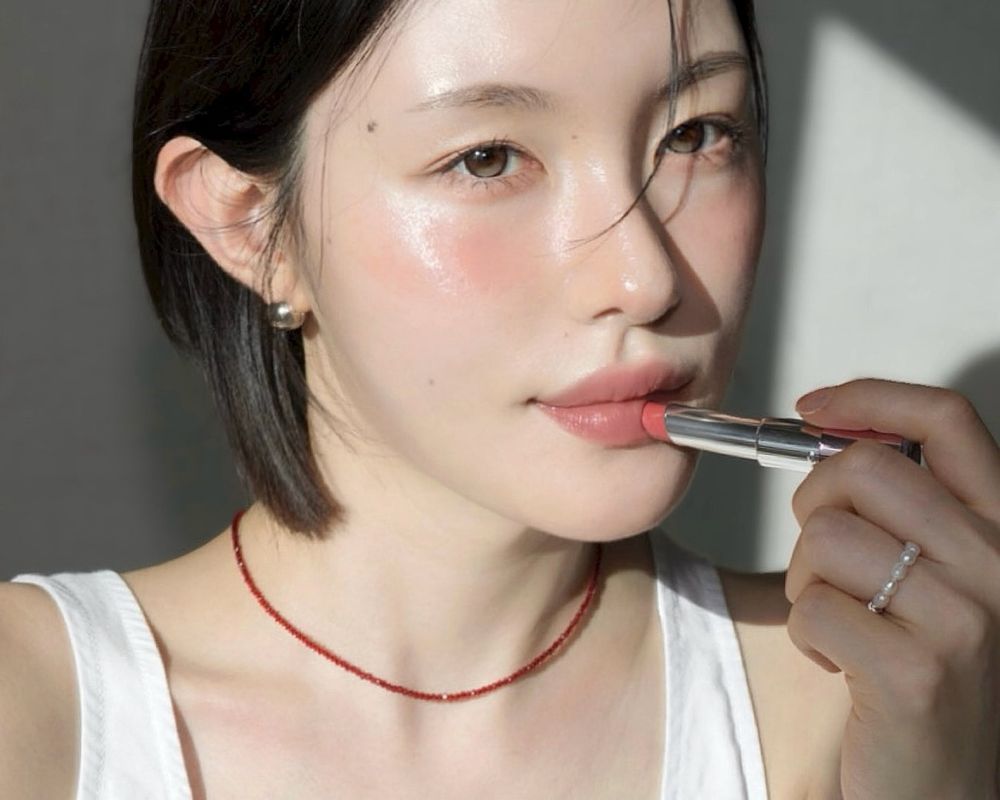 韓女早八只用它就出門！一抹奢潤養唇、自然血色感，Winter同款色號OLIVE YOUNG獨賣！-15