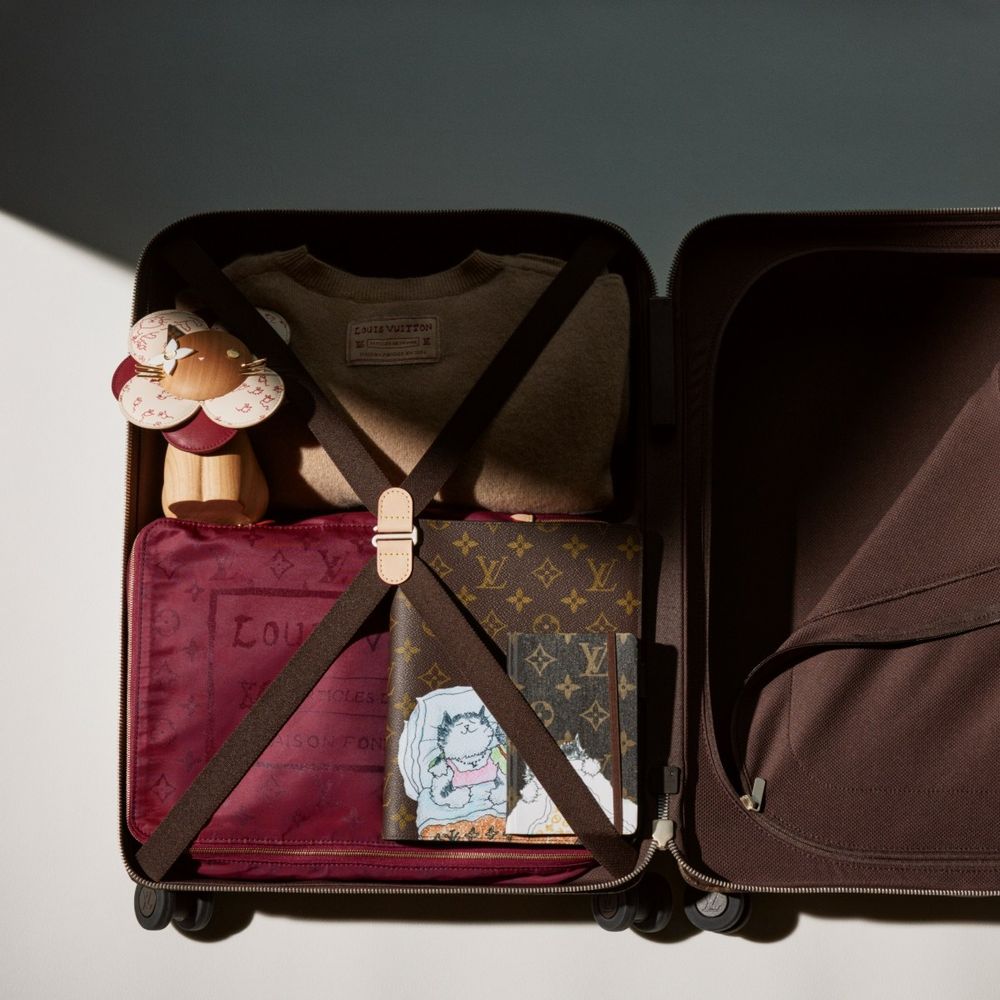 誰能拒絕貓貓！LV X Grace Coddington貓咪聯名系列回來了！吊飾、卡夾、護照套全都想要！-2