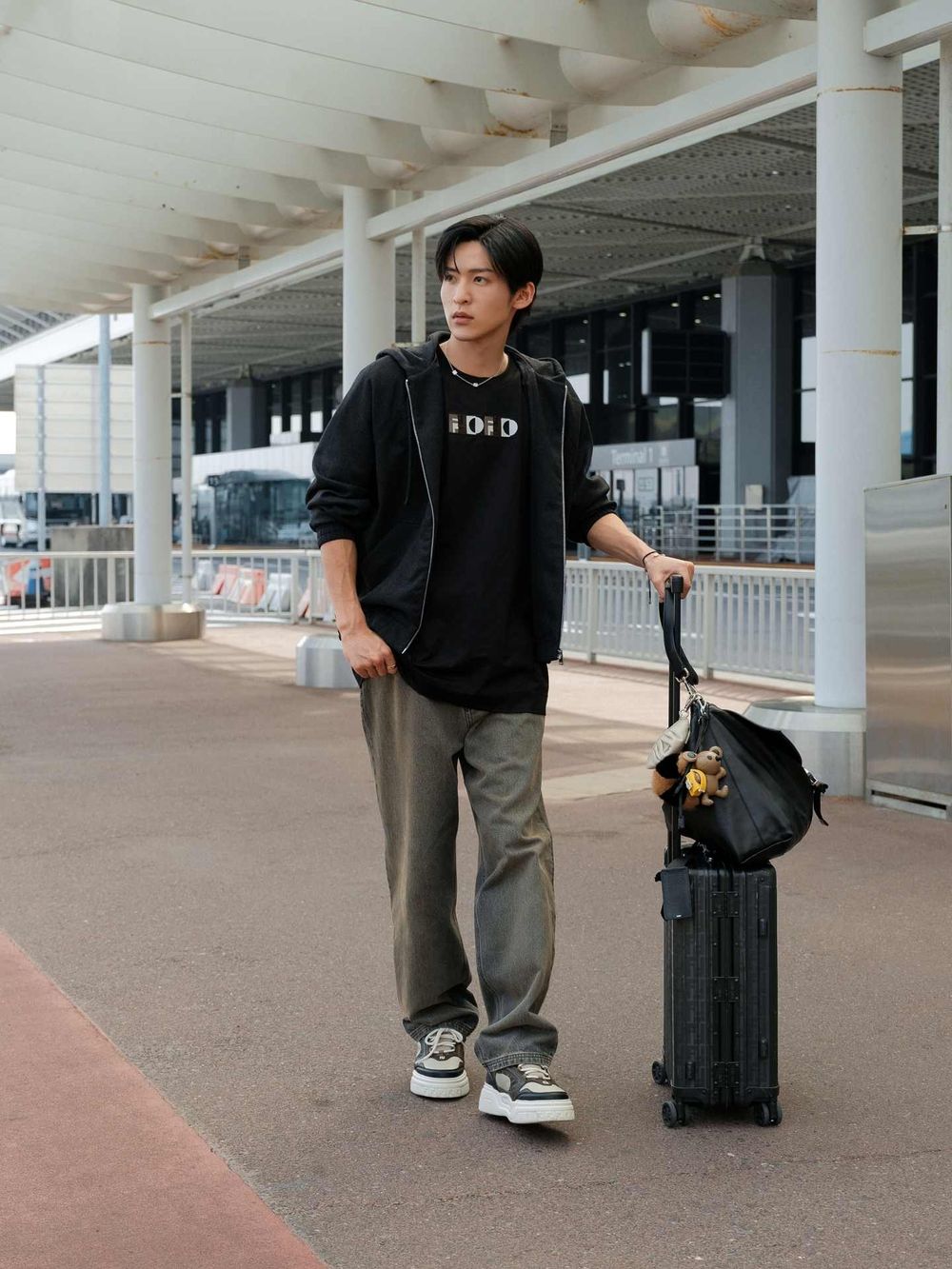 FENDI貴公子出發時裝週！方燦白銀髮馬尾根本「狼王子」！目黑蓮、檀健次也現身機場了！-6