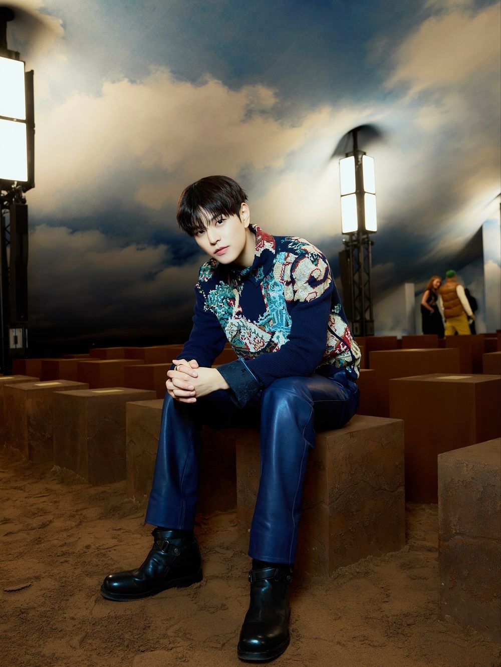 Burberry倫敦大秀前排超耀眼！舒華、SKZ昇玟、Bright都來了，根本豪門世家即視感！-15