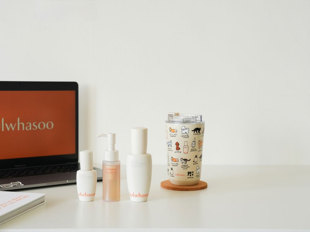 2025週年慶獨家！雪花秀攜手韓國ZERO PER ZERO，買潤燥精華就送萌寵插畫保溫杯、帆布袋，台灣限定、只送不賣！-8