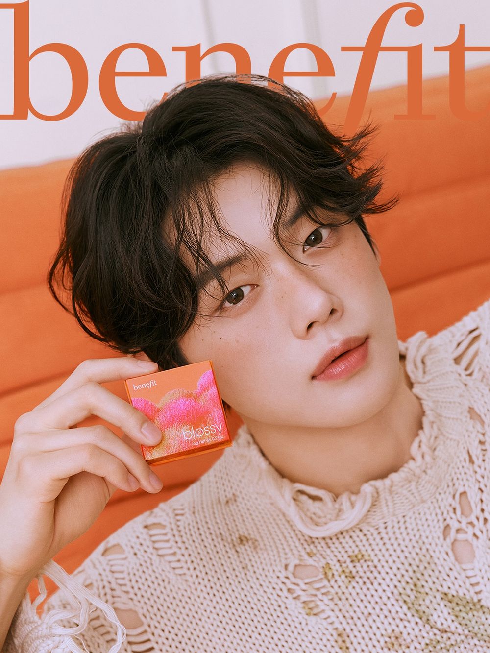 韓妞瘋搶的Benefit夢遊仙境頰彩！TXT然竣超萌詮釋新色「Blossy」暖杏桃腮紅，秒掀起秋日必收熱潮！-2