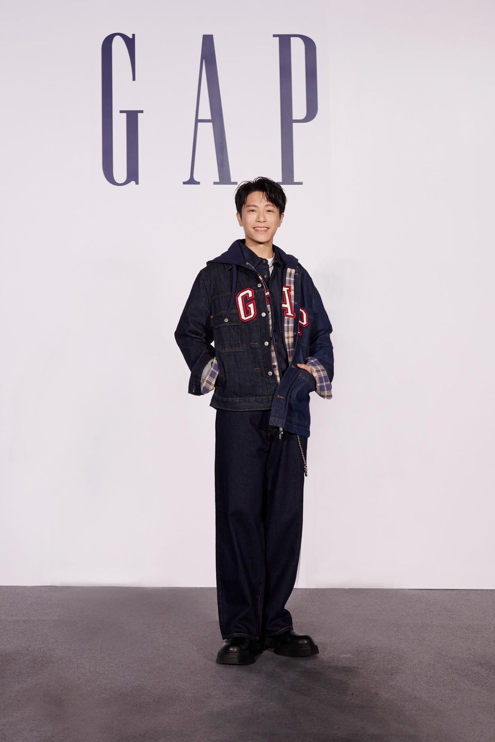 Gap秋冬新品搶先看！經典「牛仔褲、丹寧外套」超好穿、連韋禮安都忍不住穿整套！-3