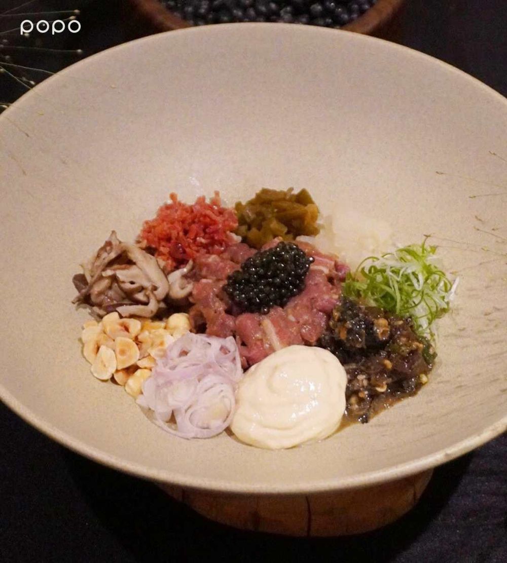 TWICE子瑜最愛「素食生魚片」台灣也吃得到！嵩×黑白大廚林熙元「翅包泡菜炒飯」6道必吃餐點一次看！-2