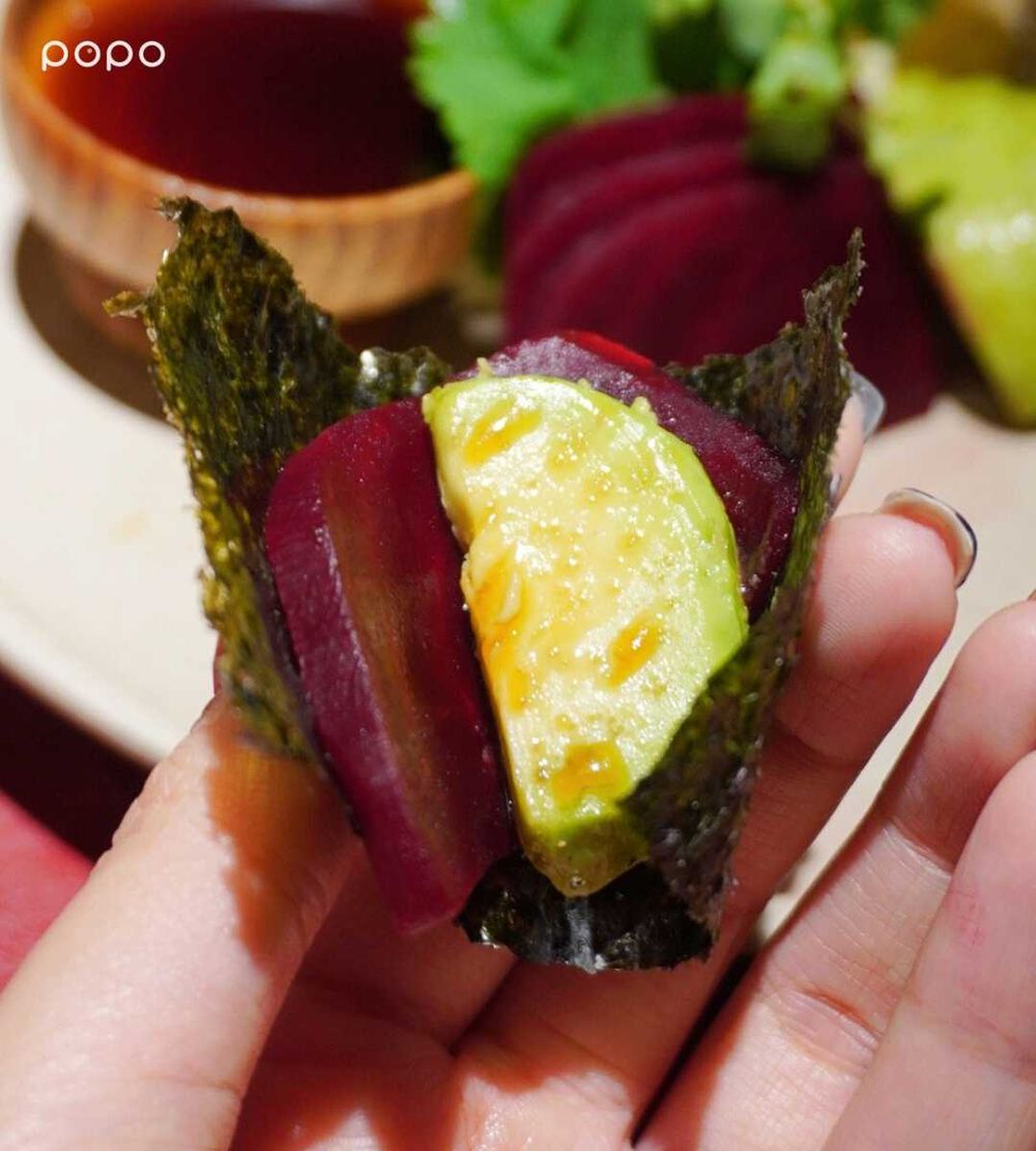 TWICE子瑜最愛「素食生魚片」台灣也吃得到！嵩×黑白大廚林熙元「翅包泡菜炒飯」6道必吃餐點一次看！-5