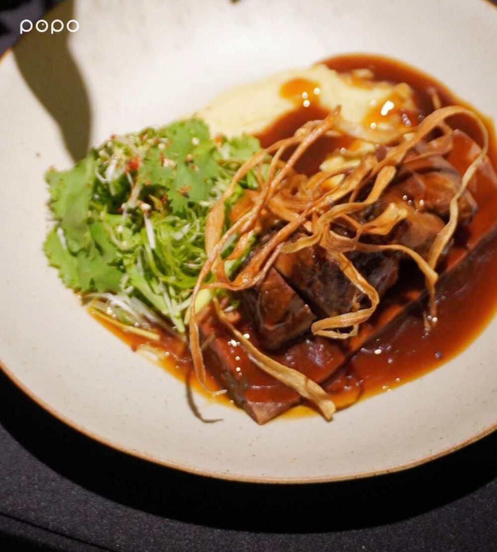 TWICE子瑜最愛「素食生魚片」台灣也吃得到！嵩×黑白大廚林熙元「翅包泡菜炒飯」6道必吃餐點一次看！-4