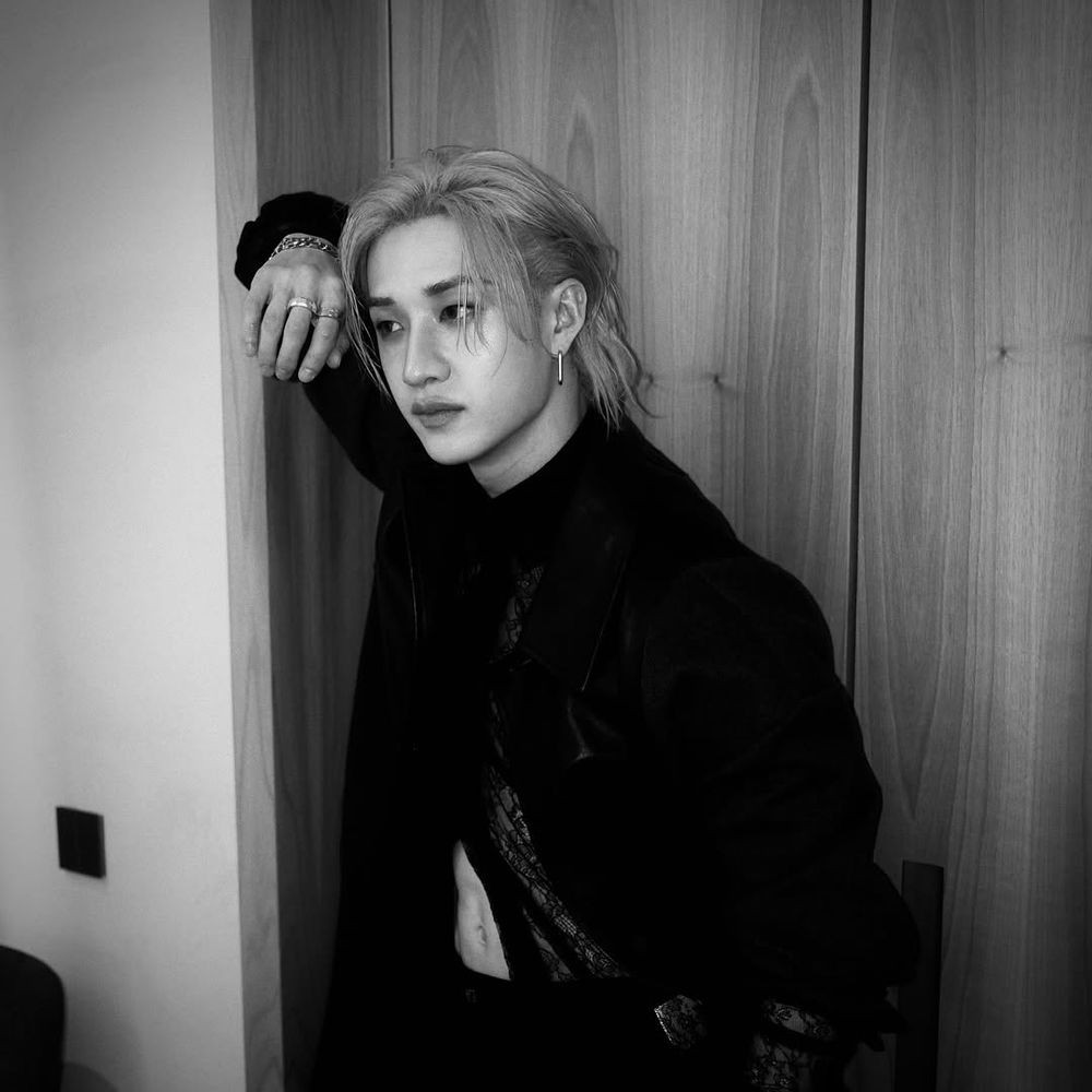 STAY們謝謝FENDI！方燦大秀連穿兩套「蕾絲中空裝」腹肌若隱若現太辣、鼻血都要流下！-8