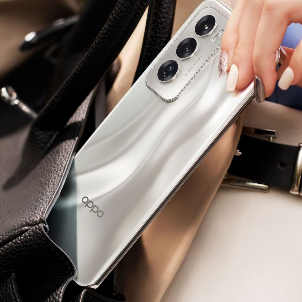 2025韓星愛用同款手機盤點！三星小王子Felix最愛「這台」、ATEEZ潤浩拿iPhone 17 Pro狂曬自拍！-15