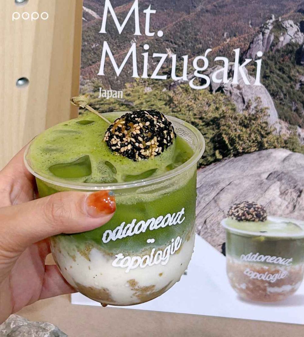 東區人氣手搖飲ODD ONE OUT跟Topologie聯名了！超美「龍洞氣泡飲」三款聯名飲品&周邊一次看！-9