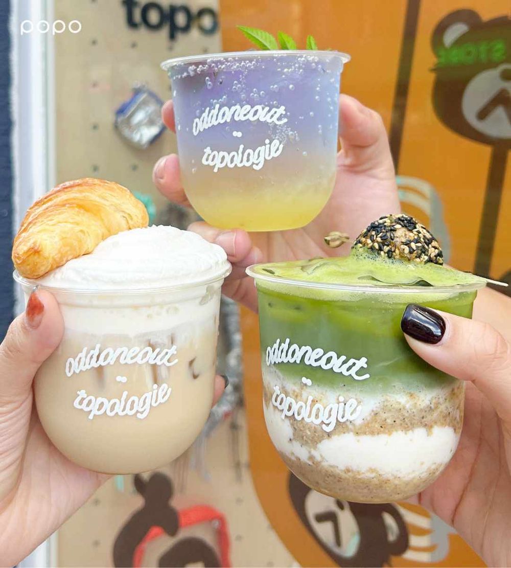 東區人氣手搖飲ODD ONE OUT跟Topologie聯名了！超美「龍洞氣泡飲」三款聯名飲品&周邊一次看！-5