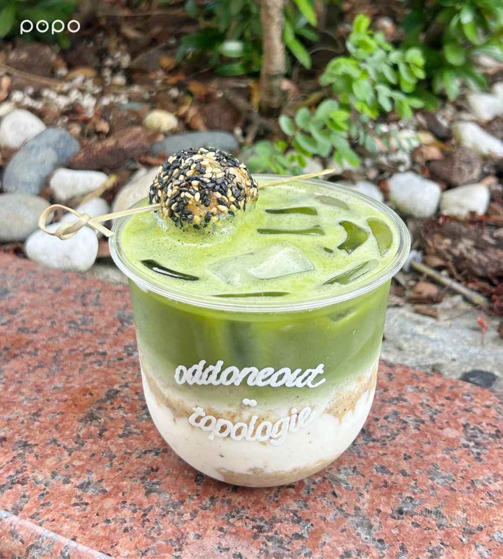 東區人氣手搖飲ODD ONE OUT跟Topologie聯名了！超美「龍洞氣泡飲」三款聯名飲品&周邊一次看！-7