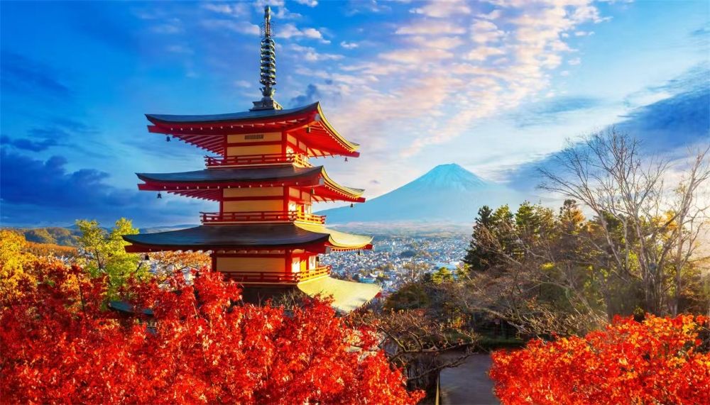 2025日本賞楓7大景點推薦！「新倉山淺間神社」富士山+紅葉美翻天、奈良公園邊玩鹿邊看楓葉太療癒！-3