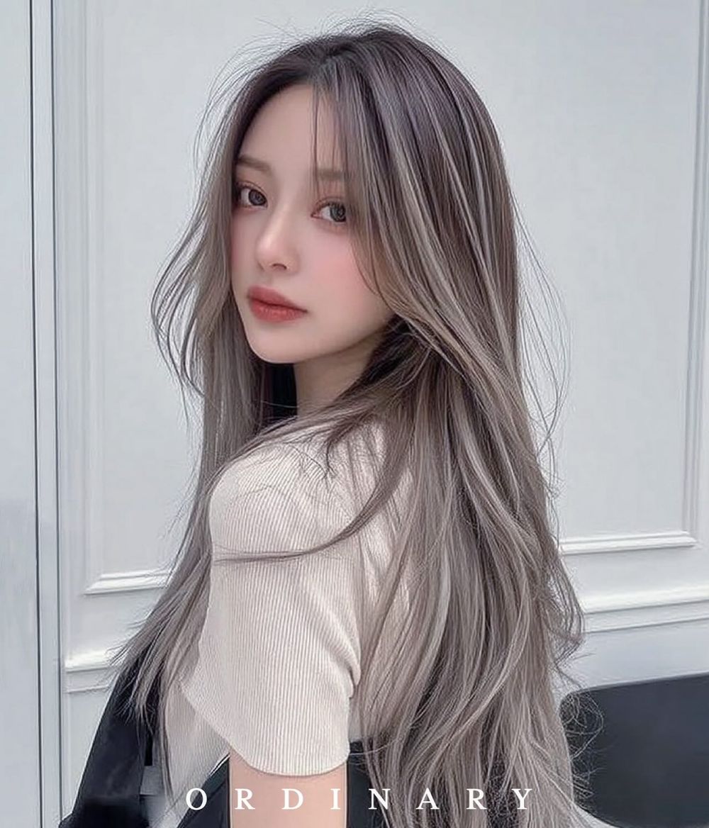 2025早秋韓系髮色推薦！韓妞最愛「顯白染髮色清單」從Karina玫瑰粉茶到溫柔奶棕，染完秋季氛圍感直接拉滿！-16