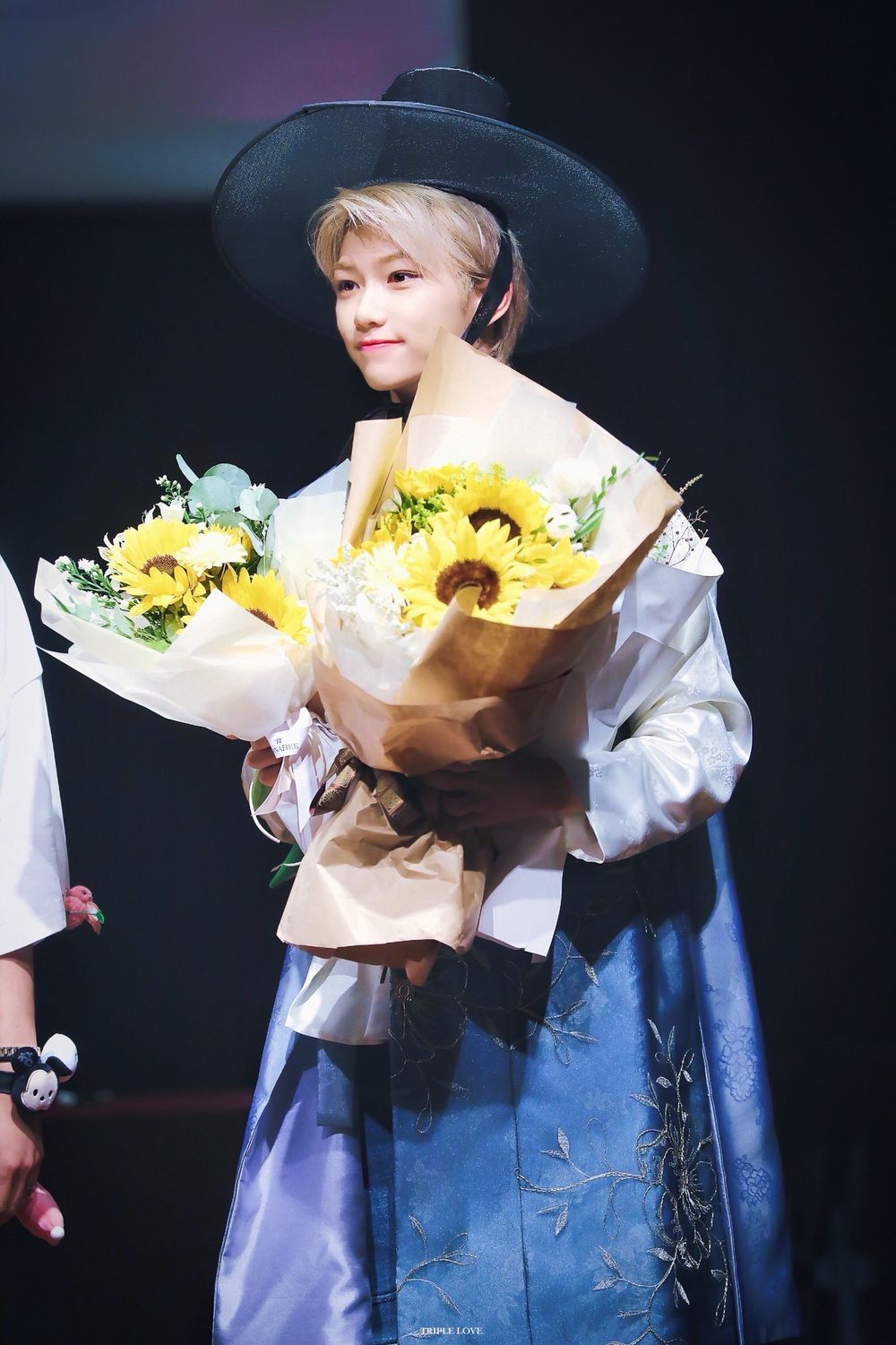 韓網瘋傳6位KPOP偶像「韓服」男神照！Felix顏值震撼全網，TXT然竣、防彈V討論度爆棚！-2