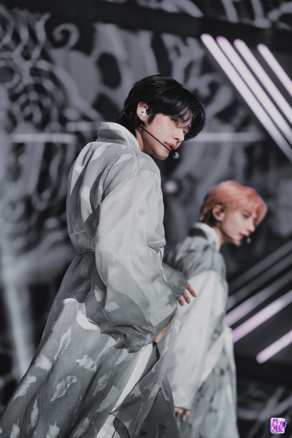 韓網瘋傳6位KPOP偶像「韓服」男神照！Felix顏值震撼全網，TXT然竣、防彈V討論度爆棚！-7