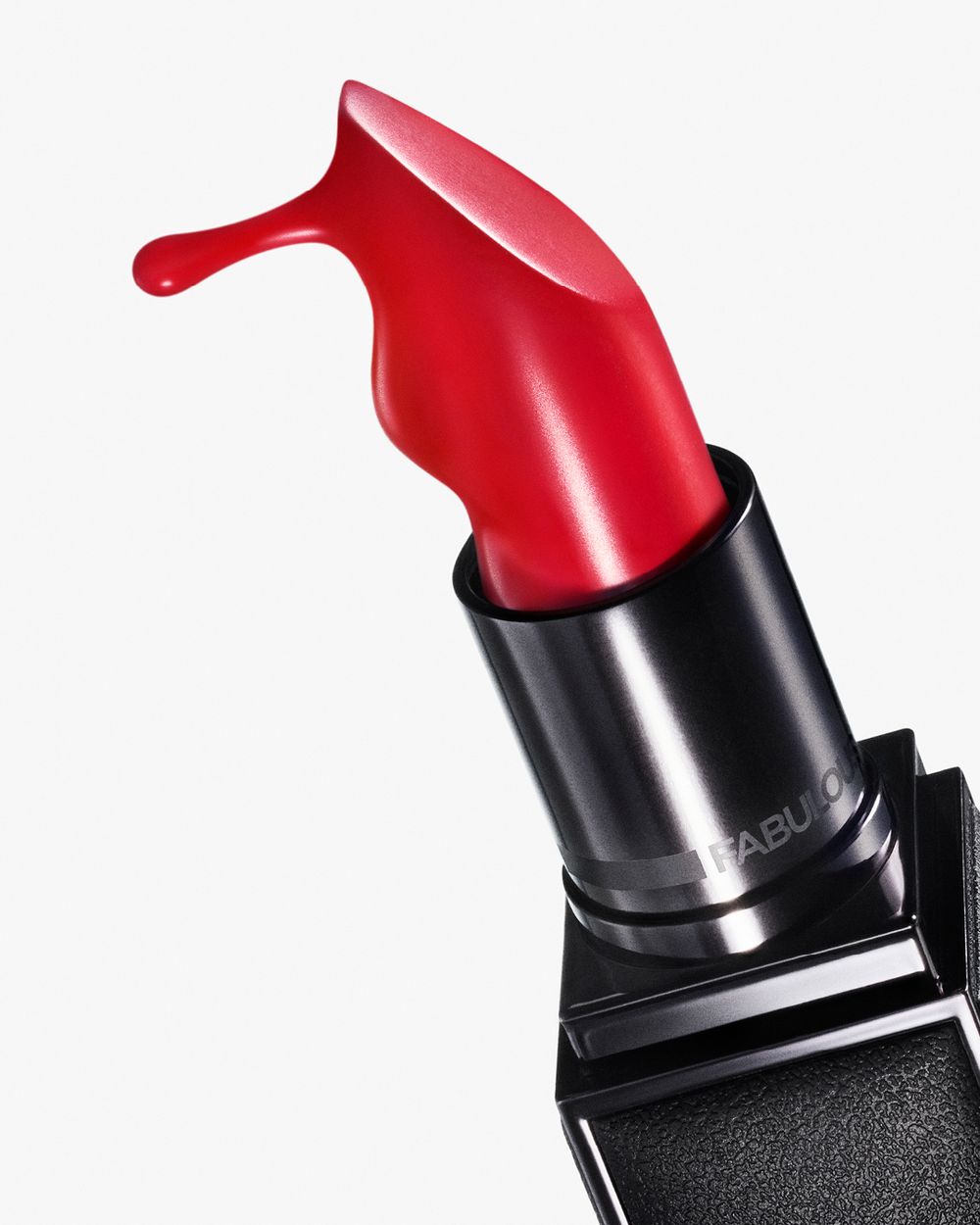 全網誇爆舒淇同款唇膏找到了！TOM FORD首款「皮革液態唇膏」登場，絲滑水轉霧質地，根本年末最強唇彩黑馬！-5