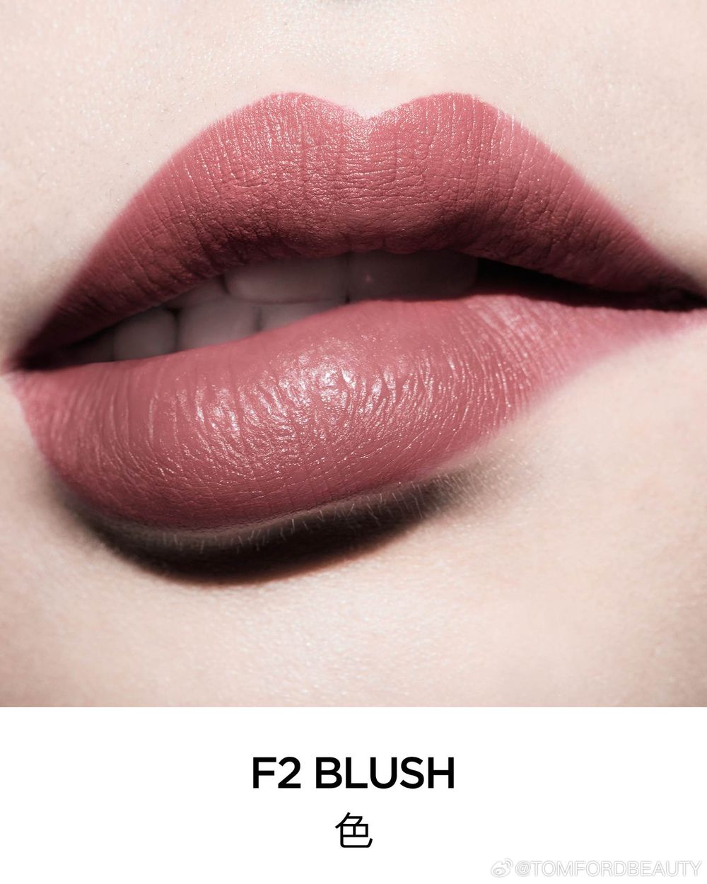 全網誇爆舒淇同款唇膏找到了！TOM FORD首款「皮革液態唇膏」登場，絲滑水轉霧質地，根本年末最強唇彩黑馬！-9