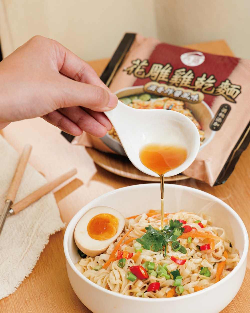 網友激推5大超人氣乾拌麵推薦！台酒新口味脆友都愛翻、雙月「愛恨椒芝麵」不用排隊就吃得到！-9