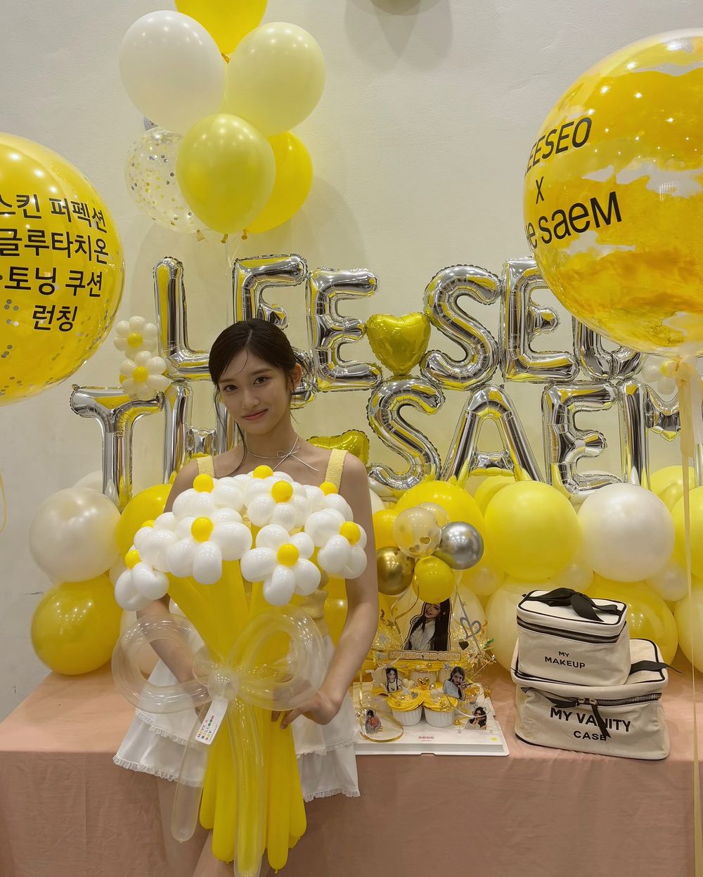 韓國美妝界新寵！LEESEO上任THE SAEM品牌大使，同款「烘焙打亮餅」默默賣翻，珍珠光澤美到必須包色！-16