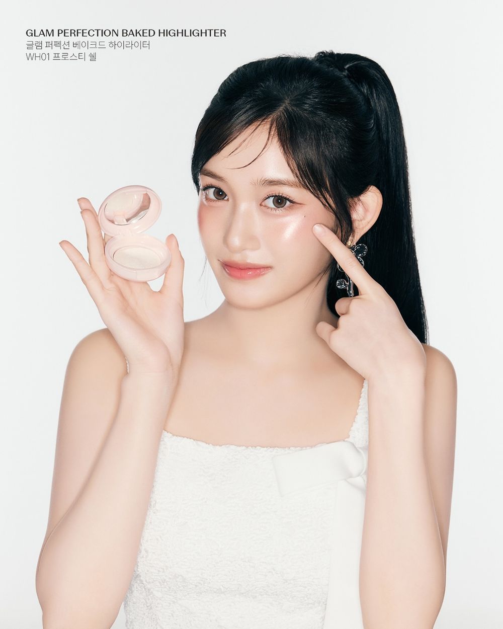 韓國美妝界新寵！LEESEO上任THE SAEM品牌大使，同款「烘焙打亮餅」默默賣翻，珍珠光澤美到必須包色！-15